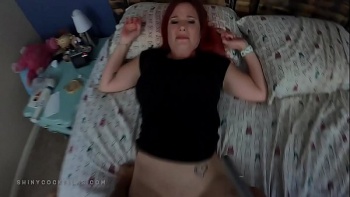 Потерлась лобком об нее