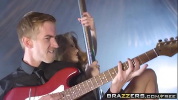 Виола учит племянницу минет