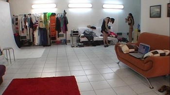 Видео стриптиз брюнеток лесбиянок