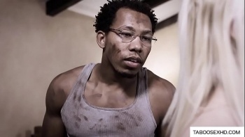 Девок трахают большими членами