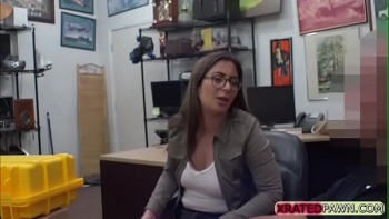 Сразу же отъебали их в киски