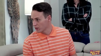 Когда на опустила лову к его пенису