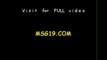 Вставила член рукой в киску