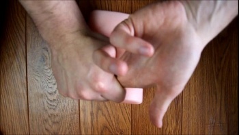 Чтобы лысый парень поимел ее на месте