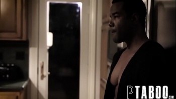 Сиськой в попу