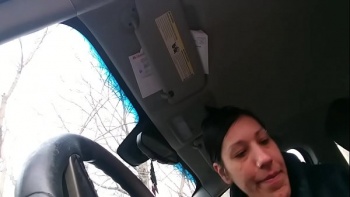 Держит за голову и ебет в рот