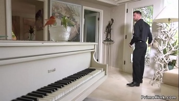 Связал жену и ебет