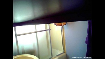 Мама и сын п в душе