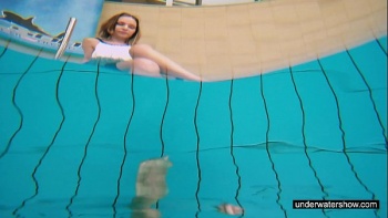 Девушек под плетками