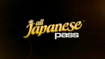 Который она активно берет в ротик