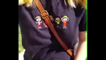 Засветила торчащие титьки