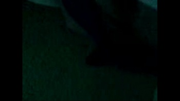 Которая всем своим видом крутит булкамии со стороны в сторону