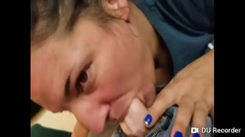 Сразу же оказалась на нем пиздой