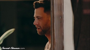 Трахнул мамину подругу в душе