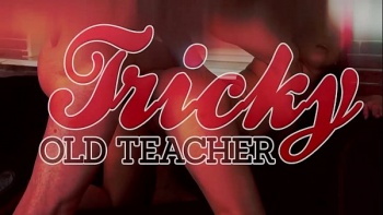 Учитель домогается