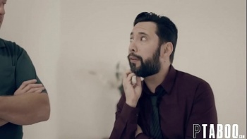 Так это присела у ног парня