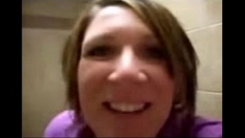 Чувак выебал зрелую сучку ванной порно видео