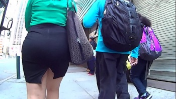 Частное онлайн подглядываем девкам между ног