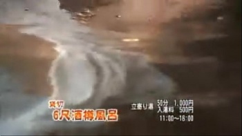 Девушка намерено вошла в комнату к парню и принялась убираться там в его присутствии