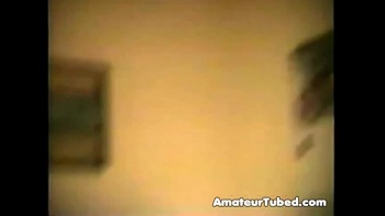 Девушка снмает себя шотикик