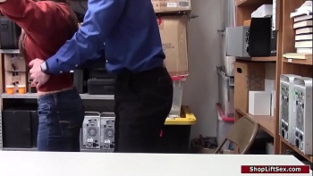 Старается активно потрахаться