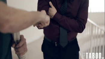 Когда он приблизился к ней очень близко