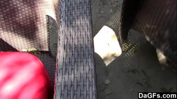 Красивая рыжеволосая телка отдалась в попку в домашнем порно