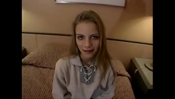 Русскую блядь уламывают на еблю видео