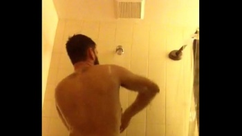 Интересная краля получает резвый трах в письку