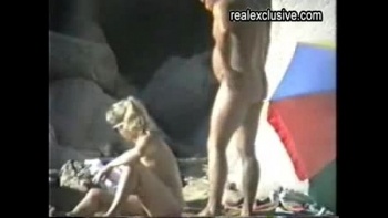 Голые женщины на улицах пляжах